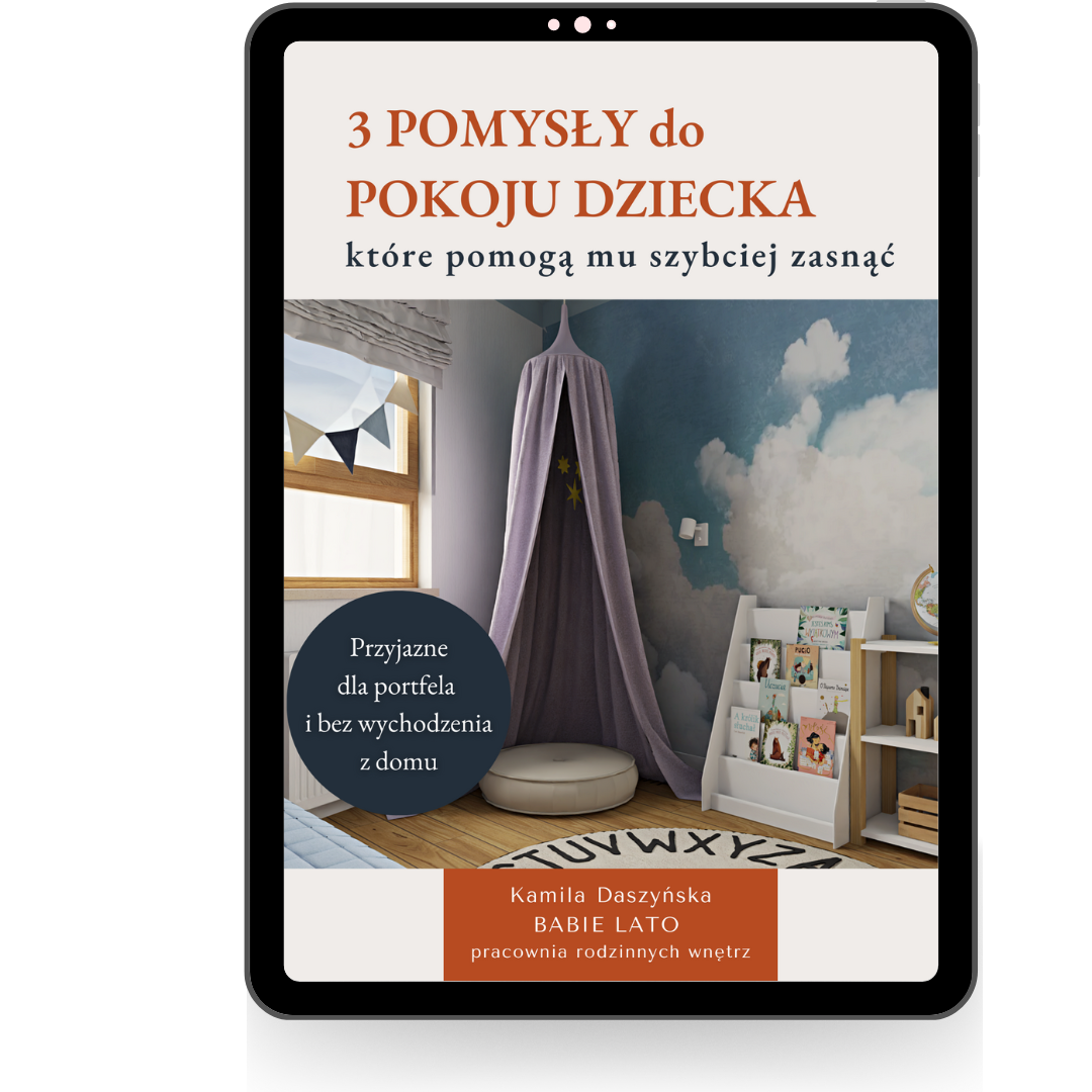 Pokój dla dziecka ze spokojną tapetą w chmury